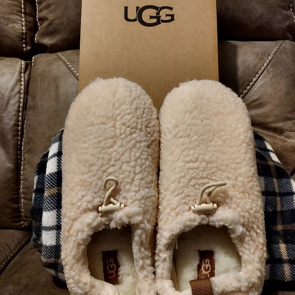 UGG Plushy Sleepers - Picture 3 of 6